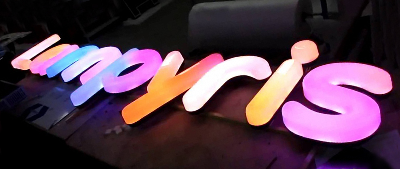 Объемные буквы с RGB свечением